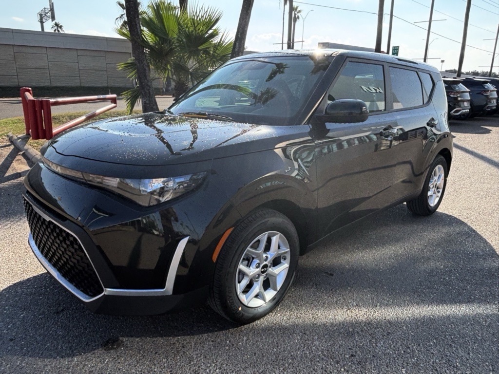 2025 Kia Soul LX S photo 3