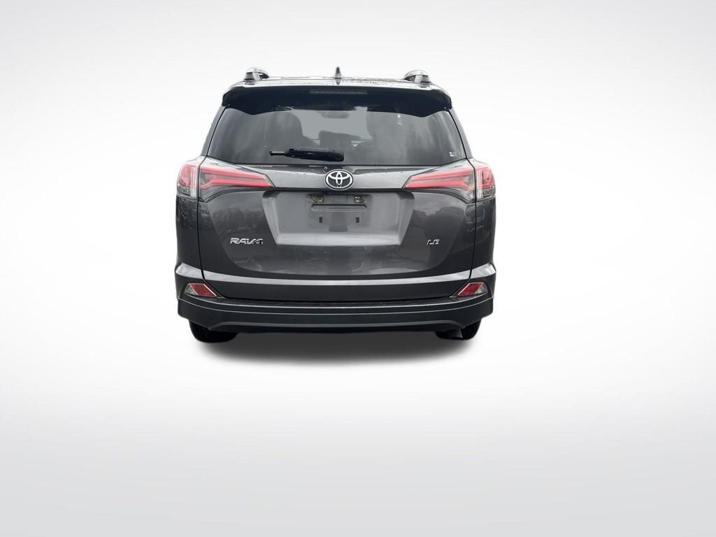 2018 Toyota RAV4 LE photo 3