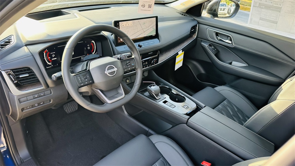2025 Nissan Rogue Platinum photo 9