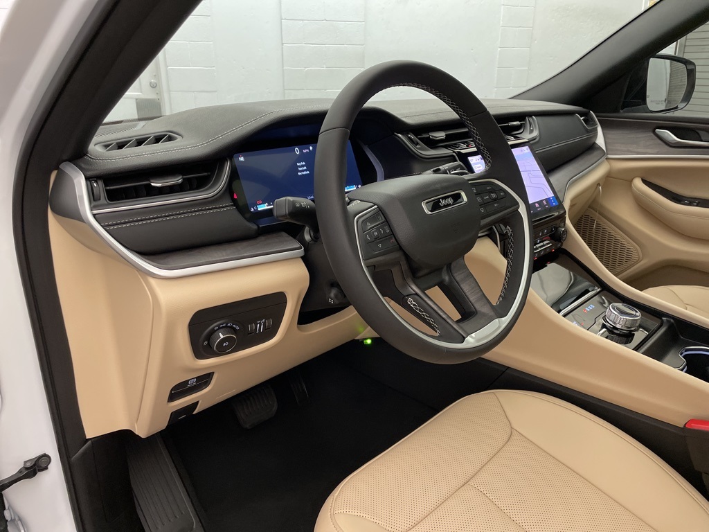 2025 Jeep Grand Cherokee Limited photo 12