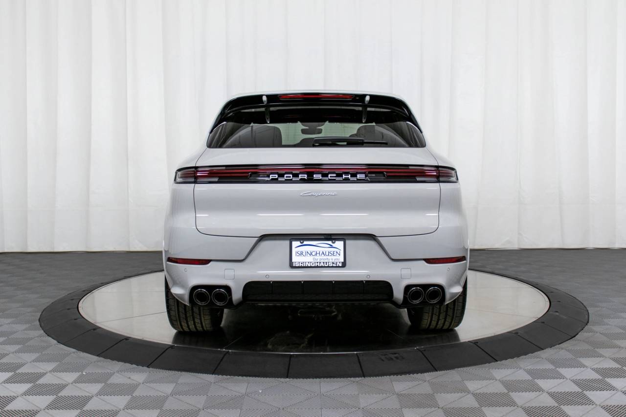 2025 Porsche Cayenne photo 9