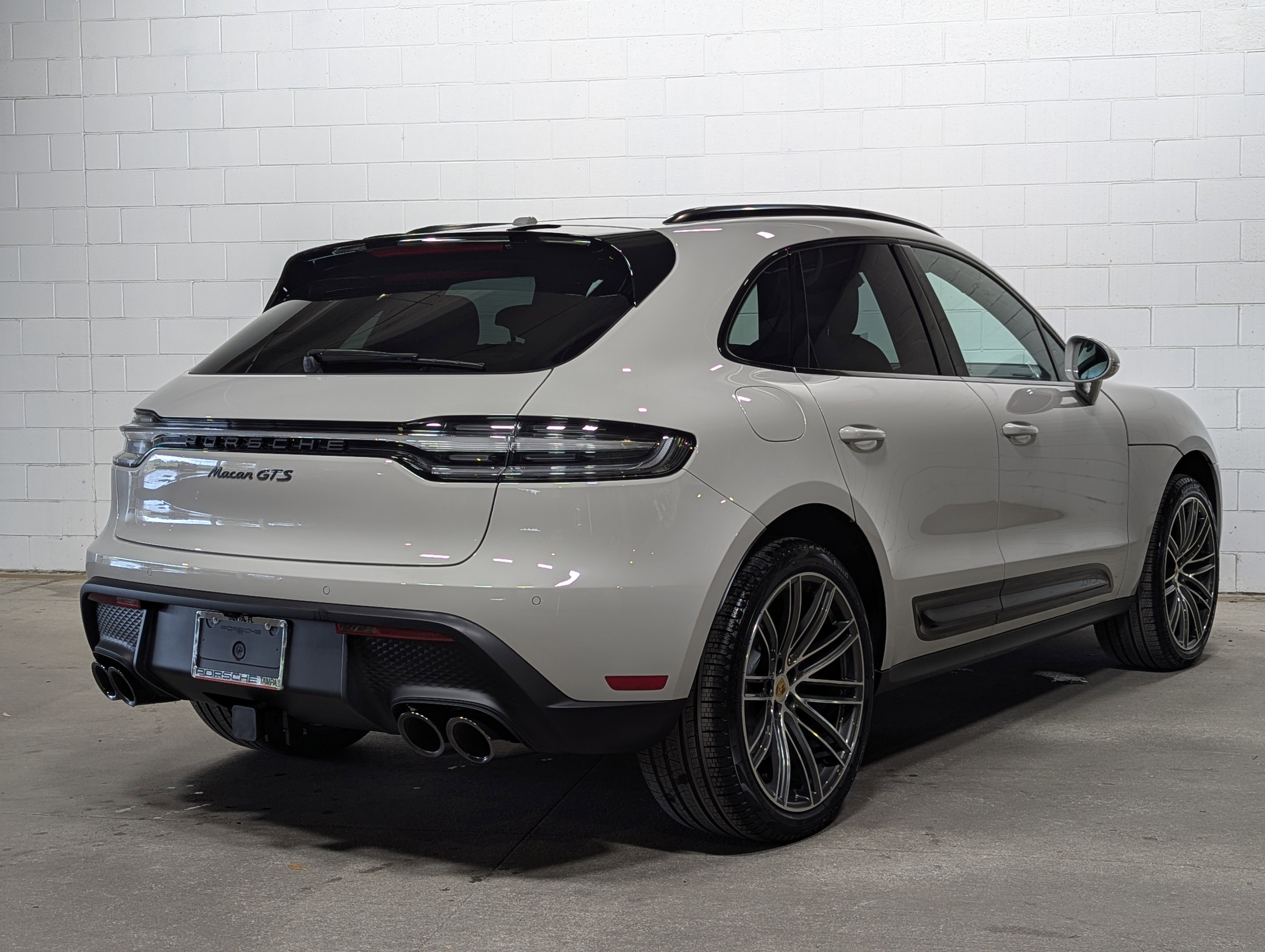 2026 Porsche Macan GTS photo 3