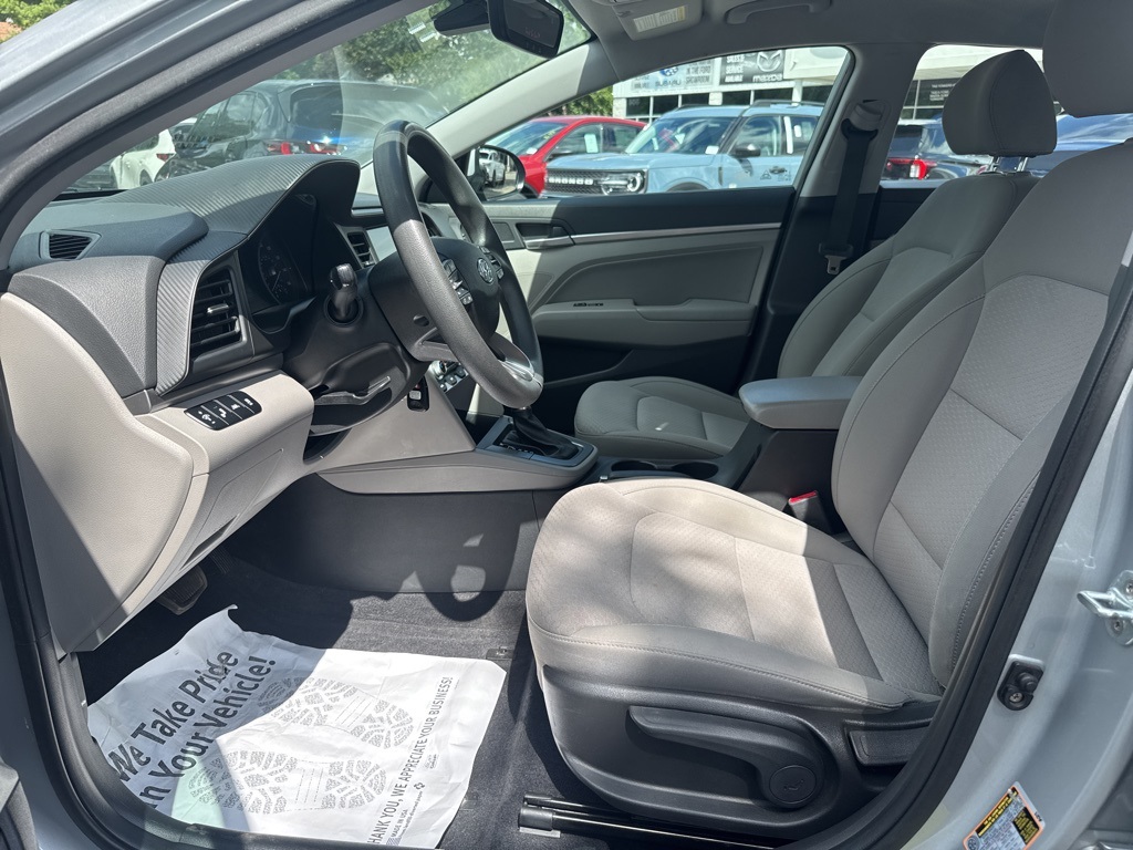 2020 Hyundai Elantra SEL photo 19