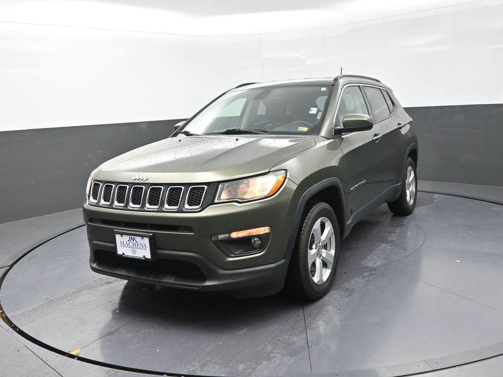 2017 Jeep Compass Latitude photo 2