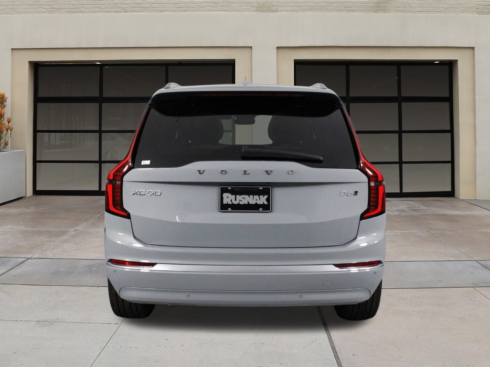 2026 Volvo XC90 Plus Black Edition photo 4