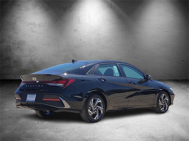 2025 Hyundai Elantra SEL Sport photo 3