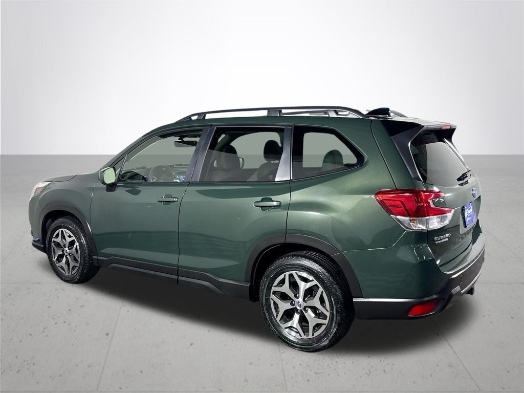 2024 Subaru Forester Premium photo 7