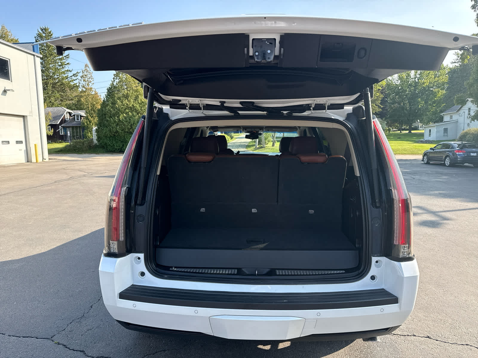 2019 Cadillac Escalade Premium Luxury photo 18