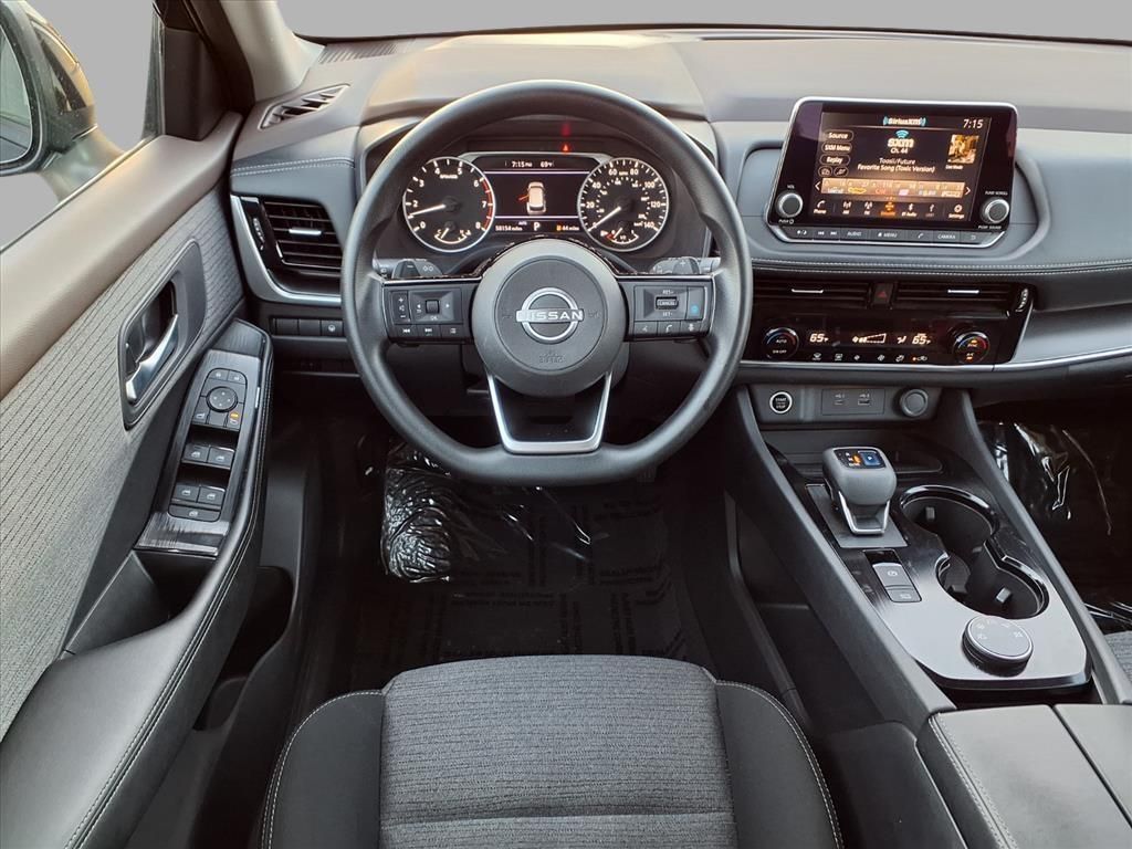 2022 Nissan Rogue SV photo 4
