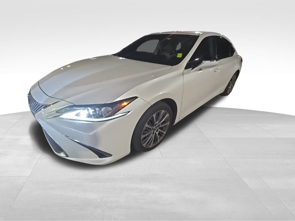 2021 Lexus ES 350's photo