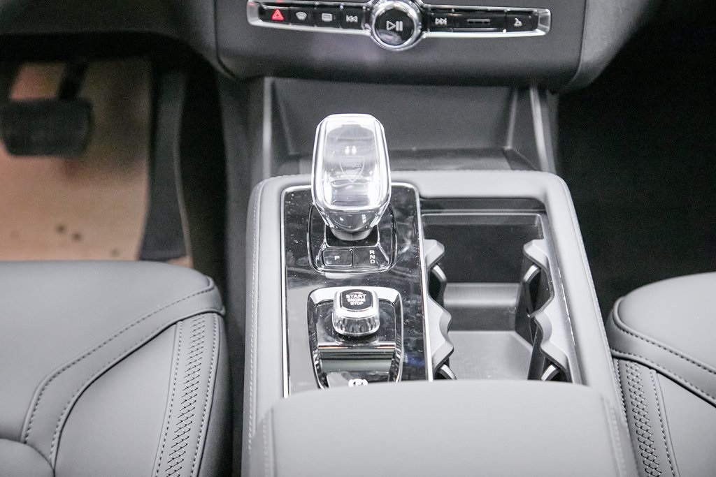 2026 VOLVO XC90 - Image 27
