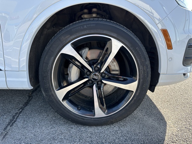 2019 Audi Q7 55 Prestige photo 2