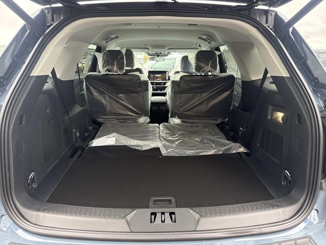 2026 Ford Explorer photo 4