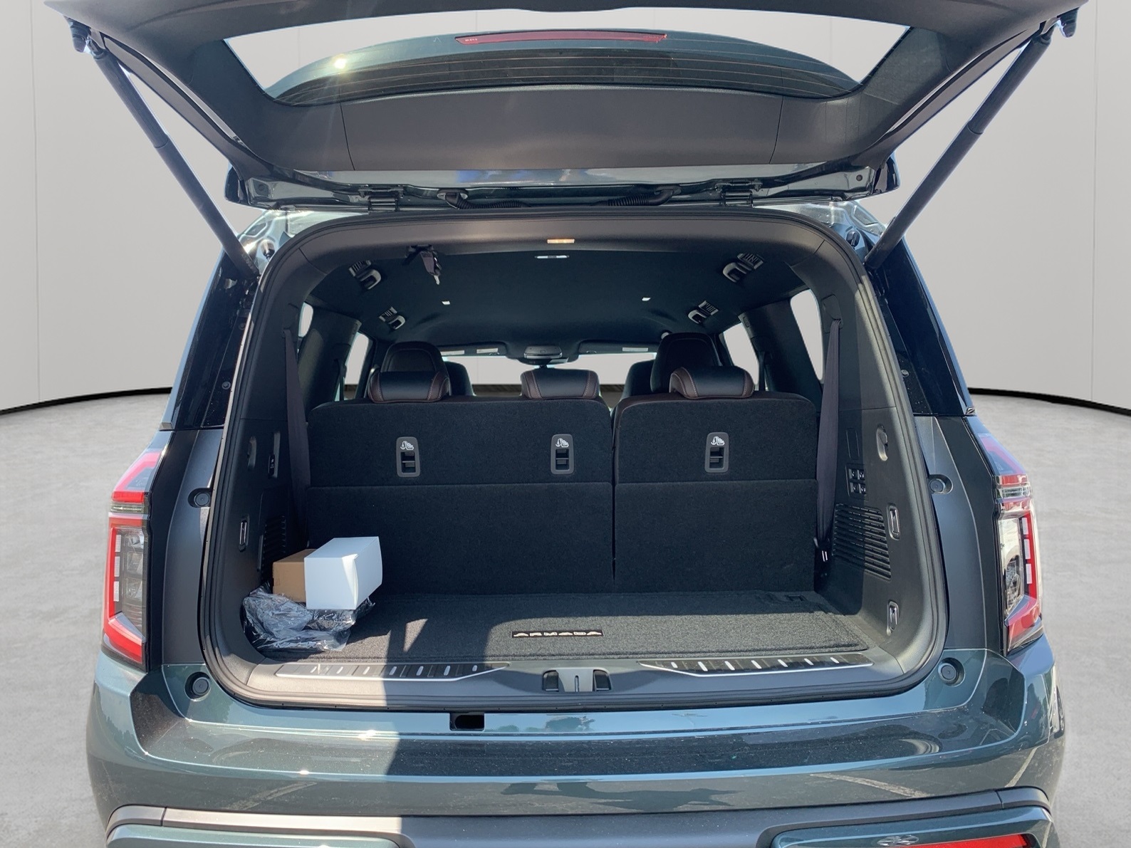 2025 Nissan Armada SL photo 32
