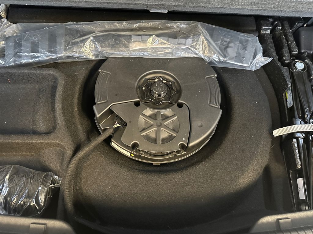 2024 Volkswagen Atlas SEL Premium R-Line photo 25