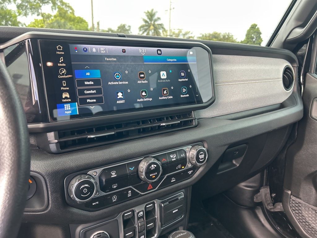 2024 Jeep Gladiator photo 11
