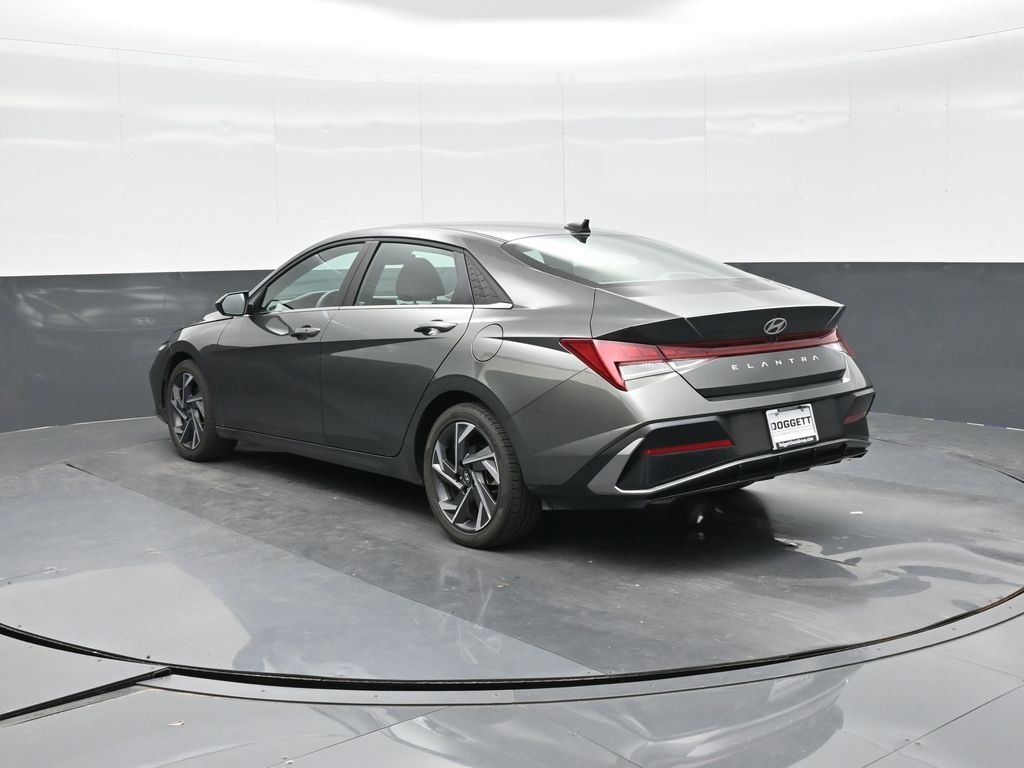 2025 Hyundai Elantra SEL Convenience photo 5