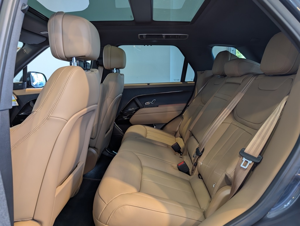 2025 Land Rover Range Rover Sport SE photo 19