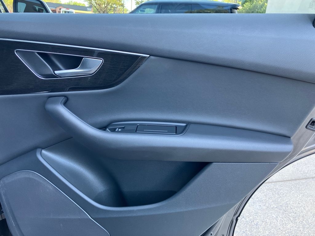 2021 Audi Q7 45 Premium photo 30