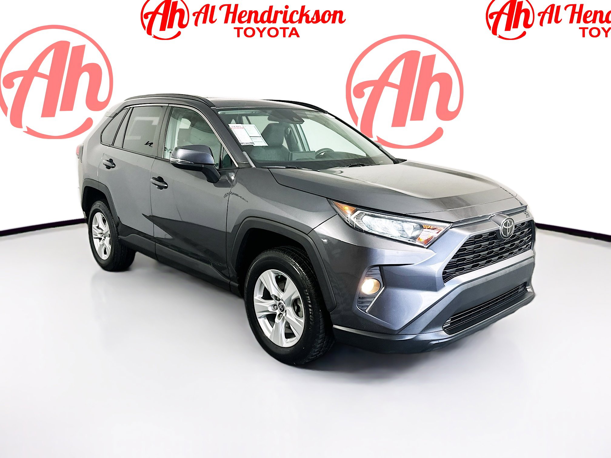 2021 Toyota RAV4 XLE's photo
