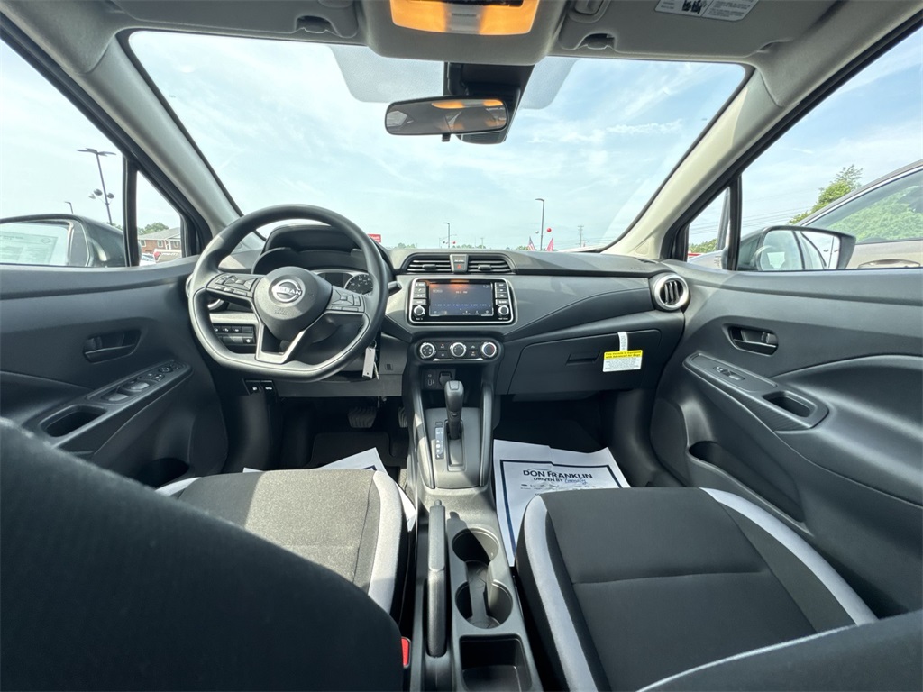 2025 Nissan Versa 1.6 S photo 10