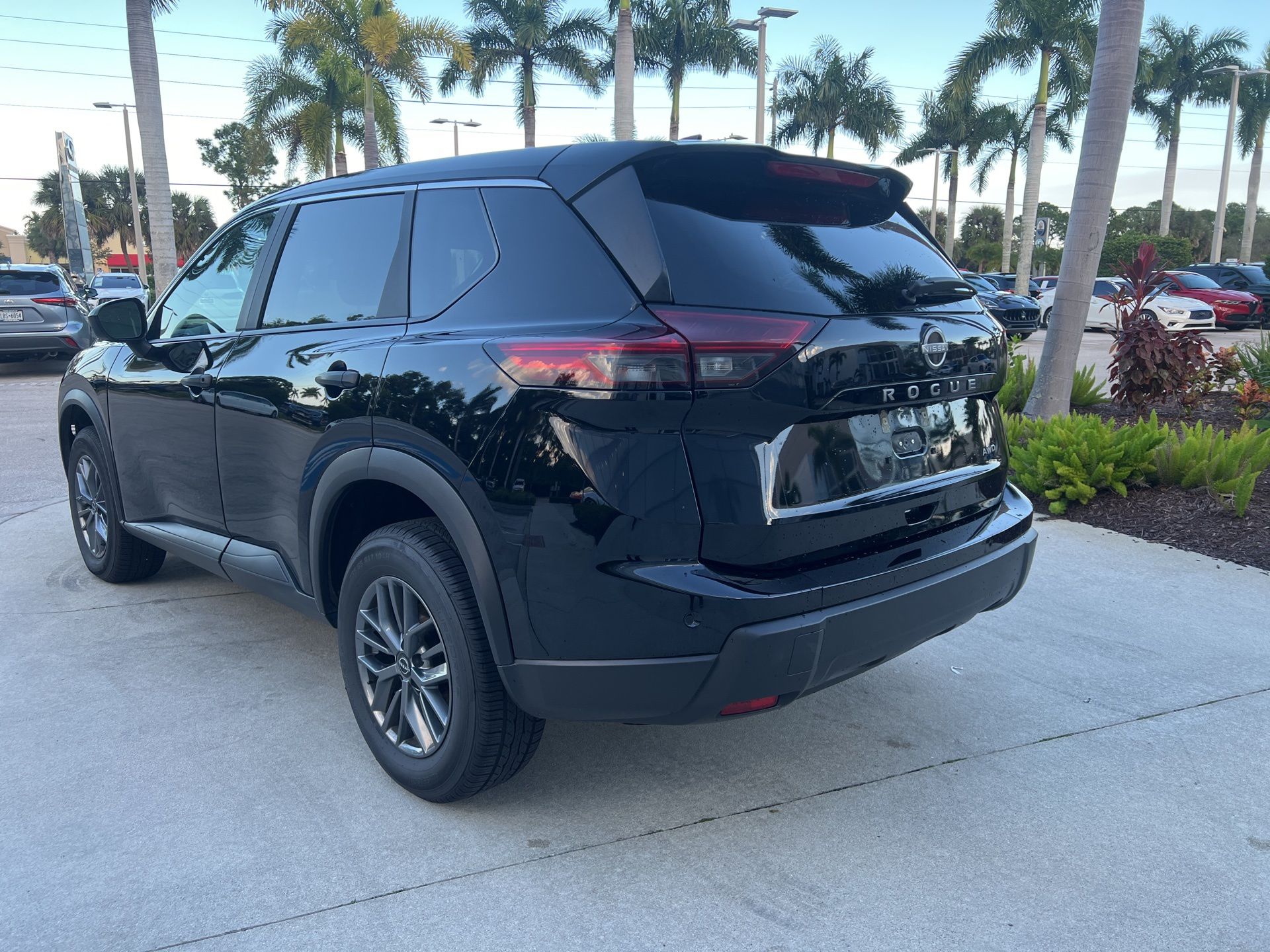 2024 Nissan Rogue S photo 4