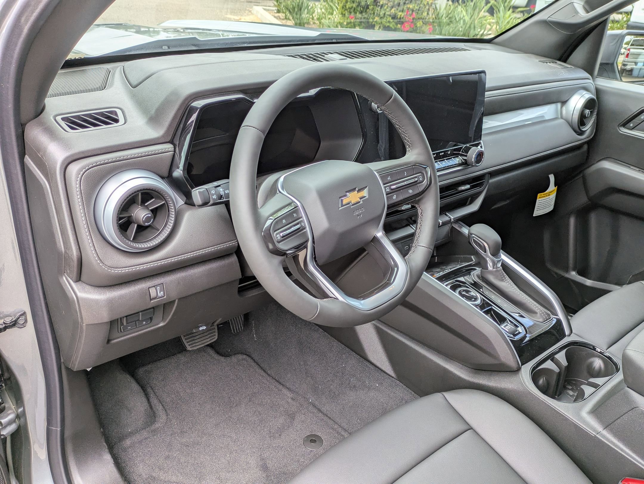 2025 Chevrolet Colorado Work Truck LT photo 10