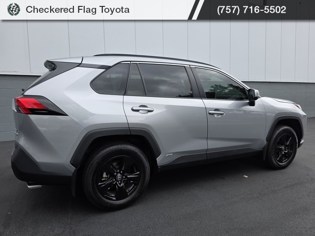 2024 Toyota RAV4 Hybrid XLE photo 3