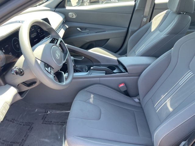 2024 Hyundai Elantra SEL photo 13