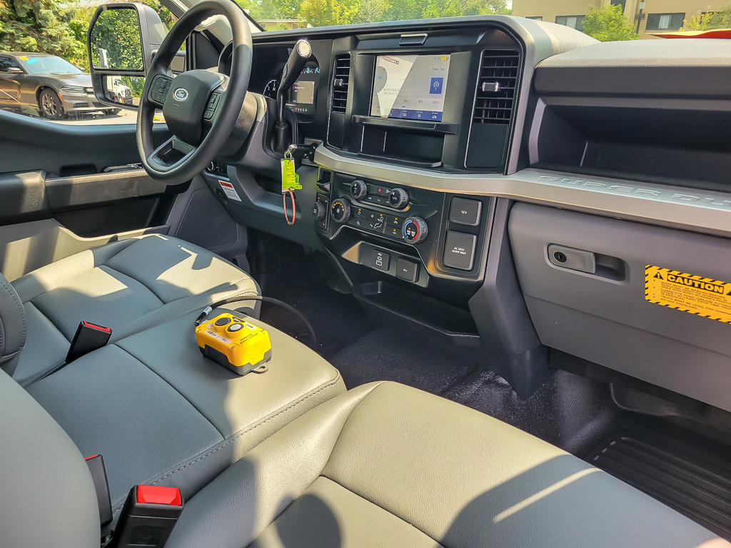 2025 FORD F-450 - Image 17