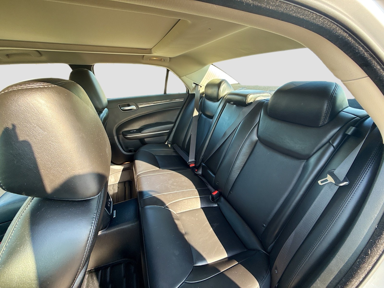 2019 Chrysler 300 Touring photo 28