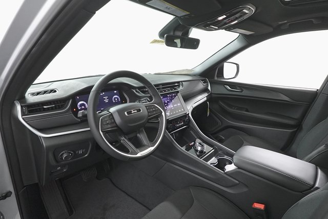 2025 Jeep Grand Cherokee Laredo X photo 13
