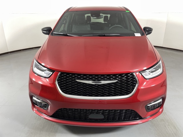 2026 Chrysler Pacifica photo 3