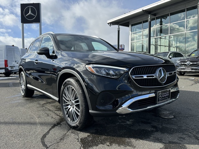 2025 Mercedes-Benz GLC Base's photo