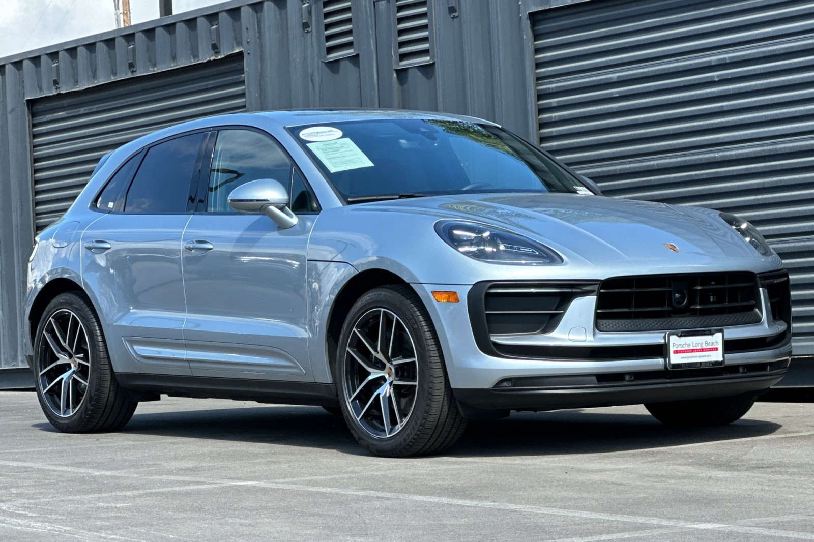 2023 Porsche Macan T photo 10