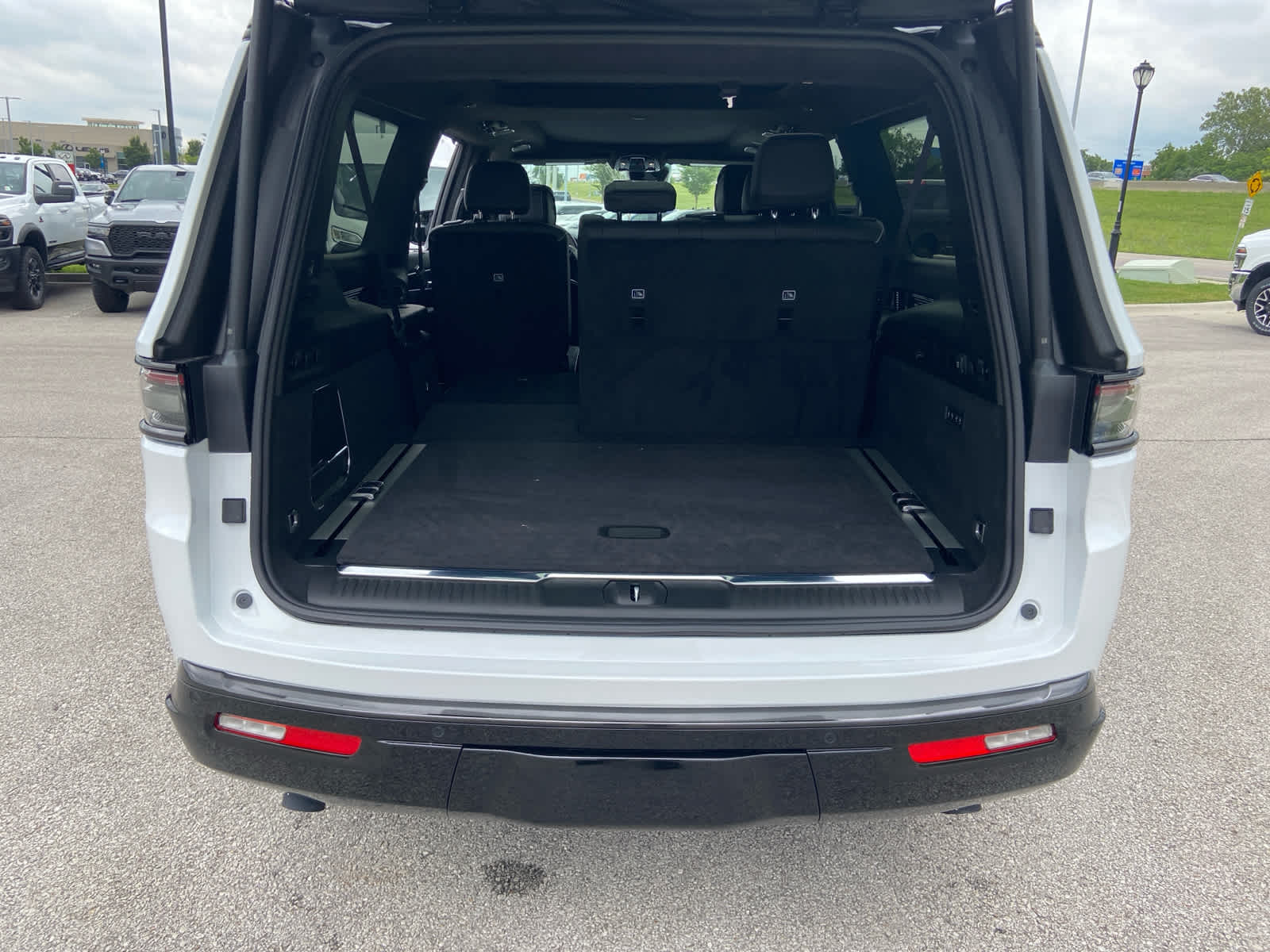 2025 Jeep Grand Wagoneer L II Obsidian photo 7