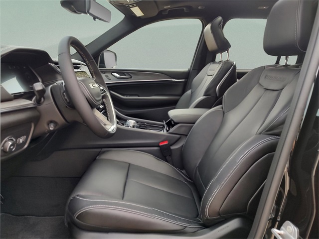 2025 Jeep Grand Cherokee Overland photo 22