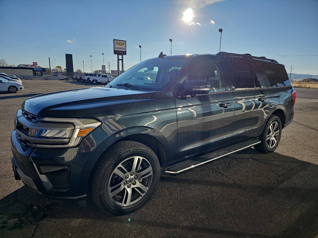 2023 Ford Expedition XLT's photo