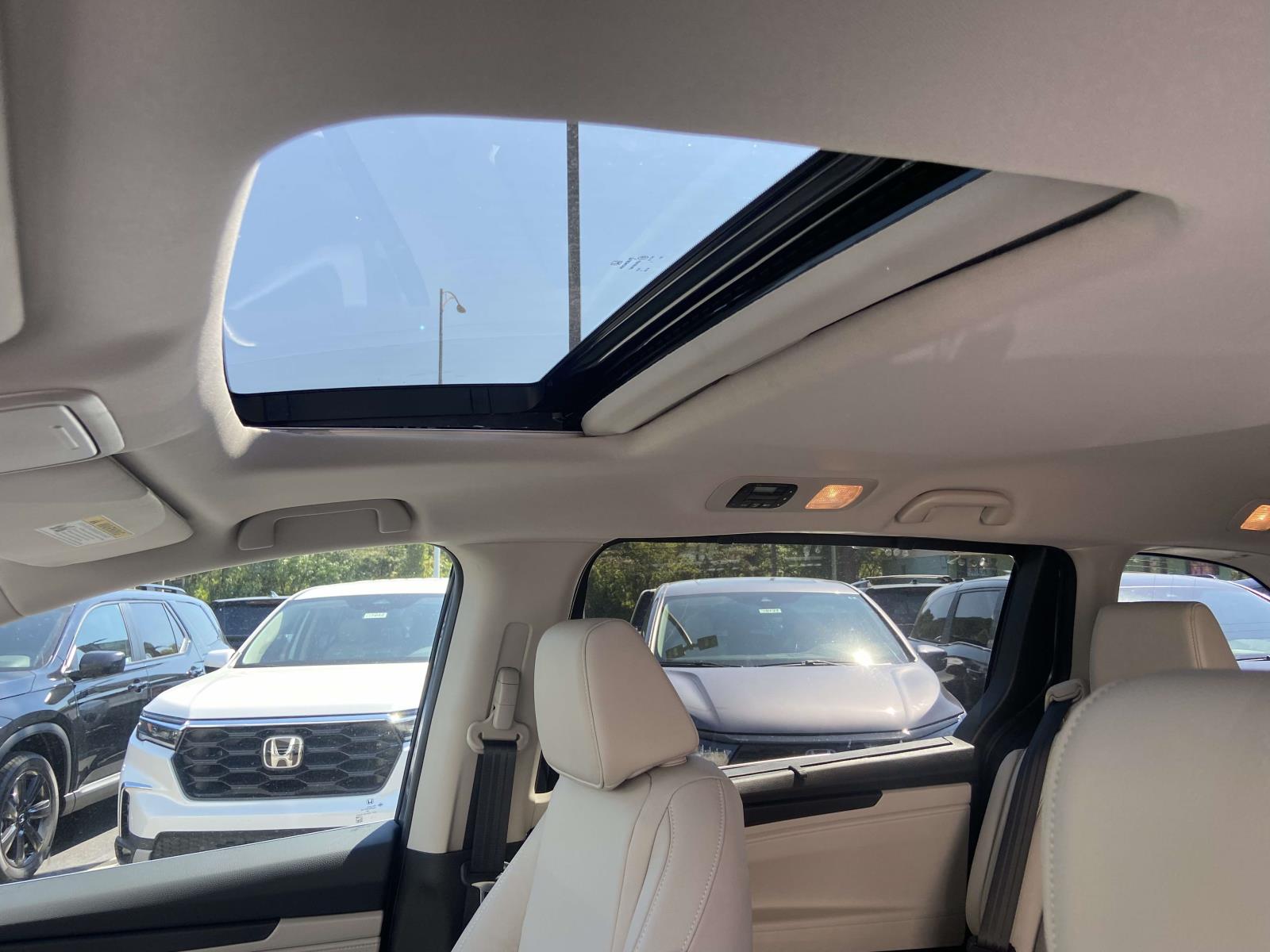 2026 Honda Odyssey EX-L photo 4