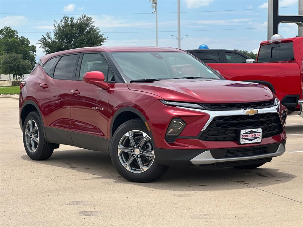 2025 Chevrolet Blazer 2LT photo 2