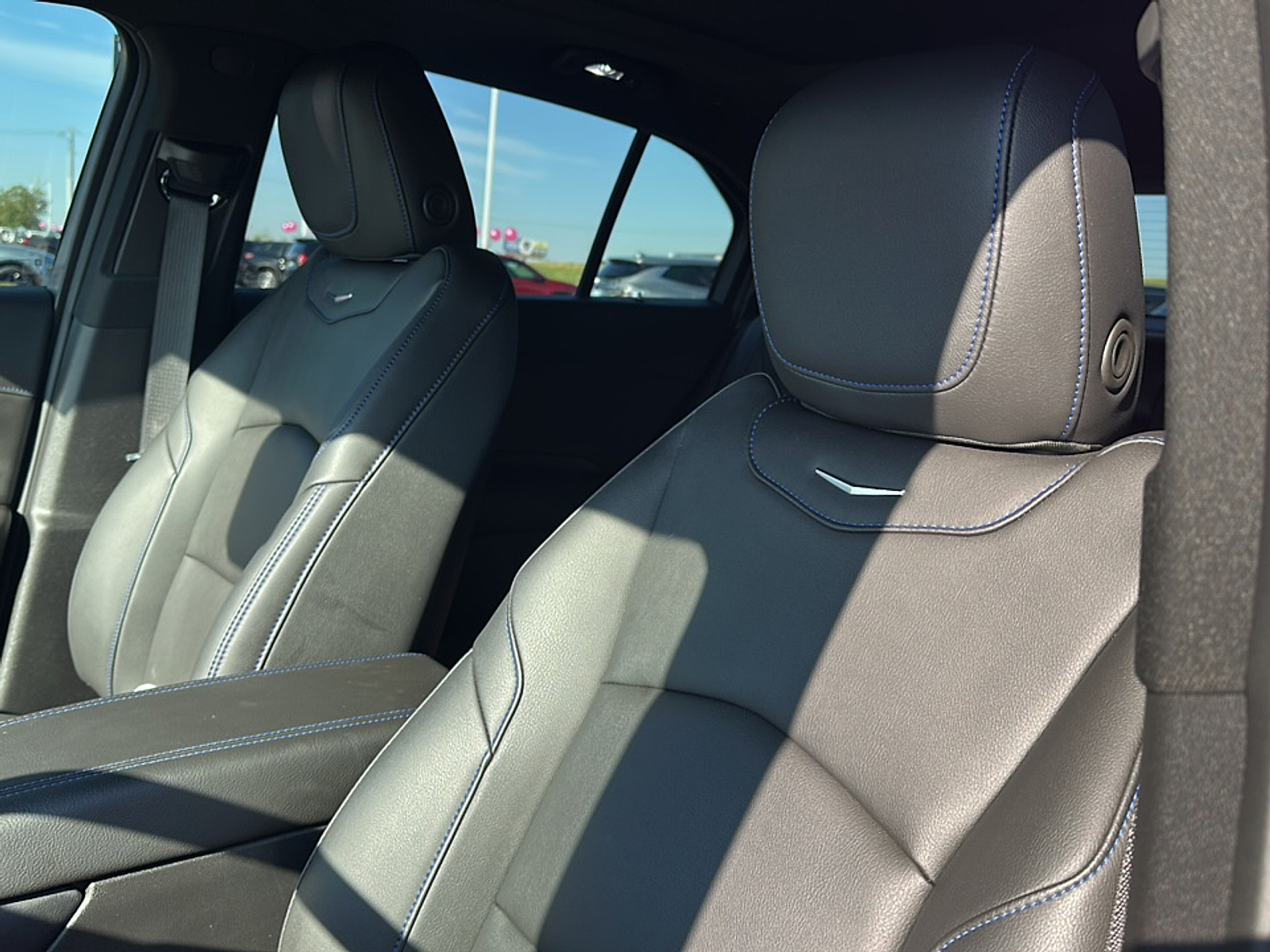 2025 Cadillac XT4 Sport photo 4