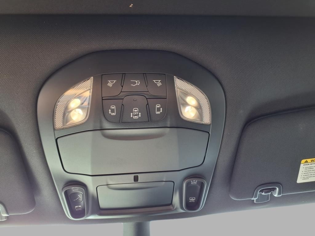 2026 Chrysler Pacifica Limited photo 13