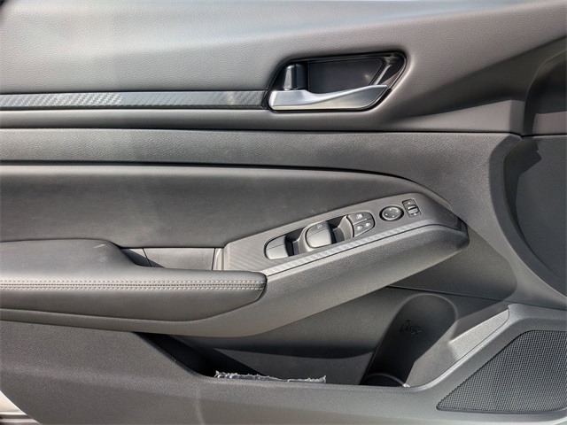 2025 Nissan Altima SV photo 10