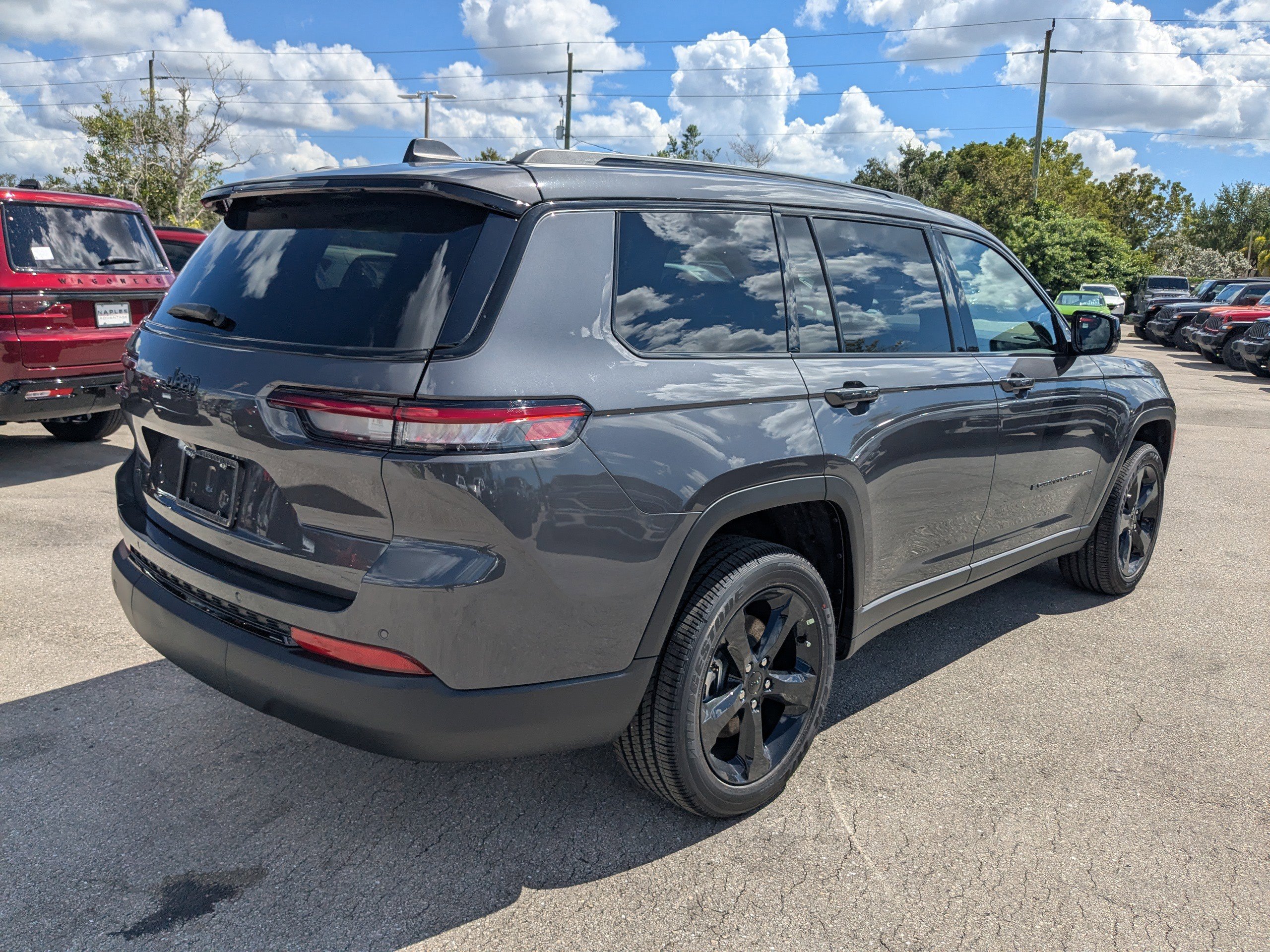 2025 Jeep Grand Cherokee Altitude photo 2