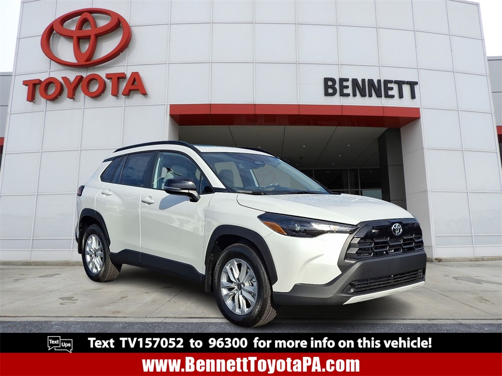 2026 Toyota Corolla Cross LE's photo