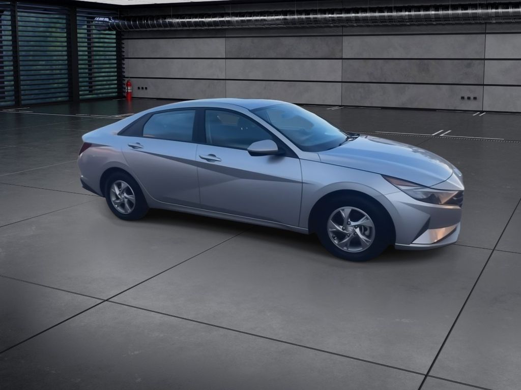 2023 Hyundai Elantra SE photo 2
