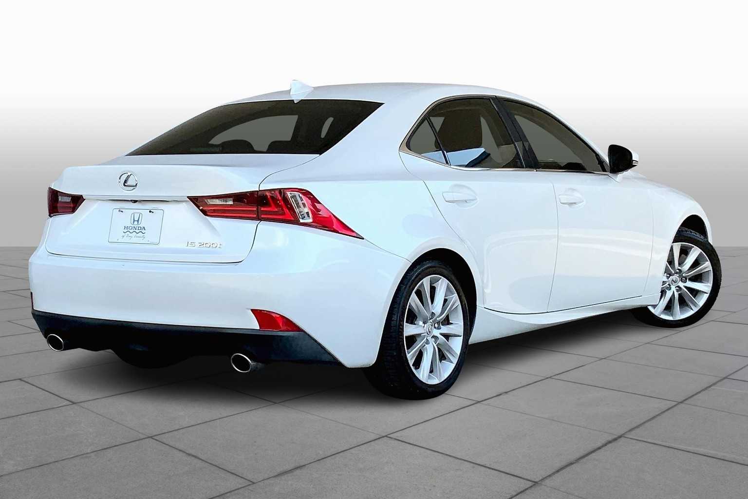 2016 Lexus IS 200t photo 10