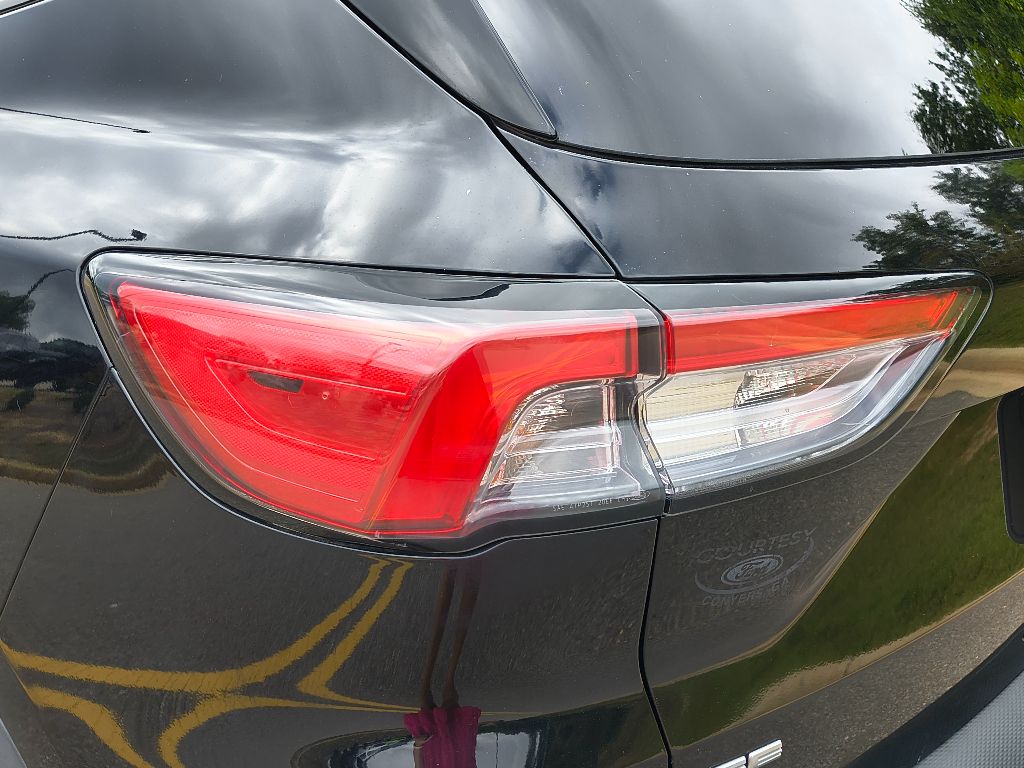 2021 Ford Escape SE photo 2