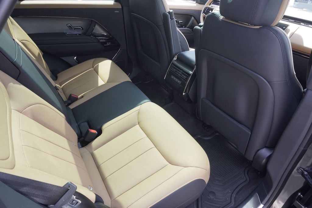 2025 Land Rover Range Rover Sport SE photo 25