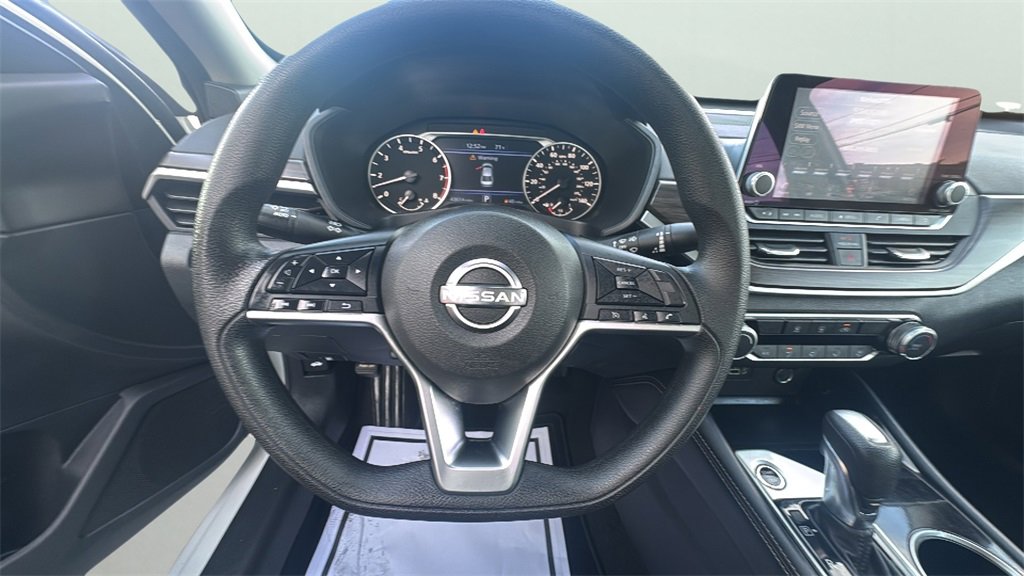 2023 Nissan Altima 2.5 SV photo 10